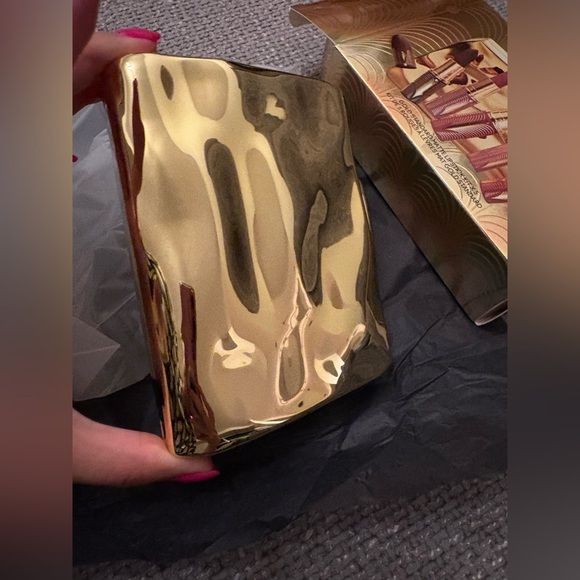 MAC Gold Standard 5 Matte full size Lipstick Kit – Limited Edition - Picture 13 of 13